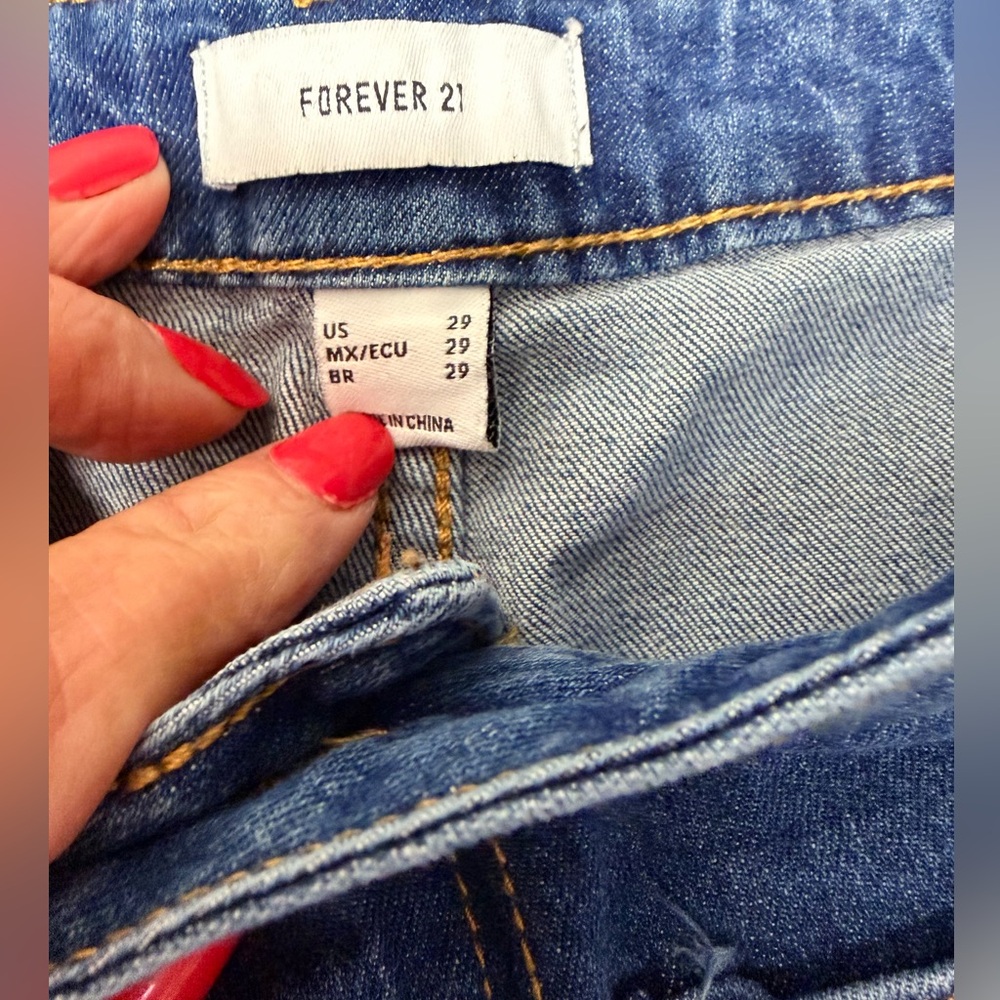Forever 21 Jeans Y2K Raw Hem Hi-Waisted Wide Leg Size 29” Waist & 29” Inseam - Picture 4 of 4